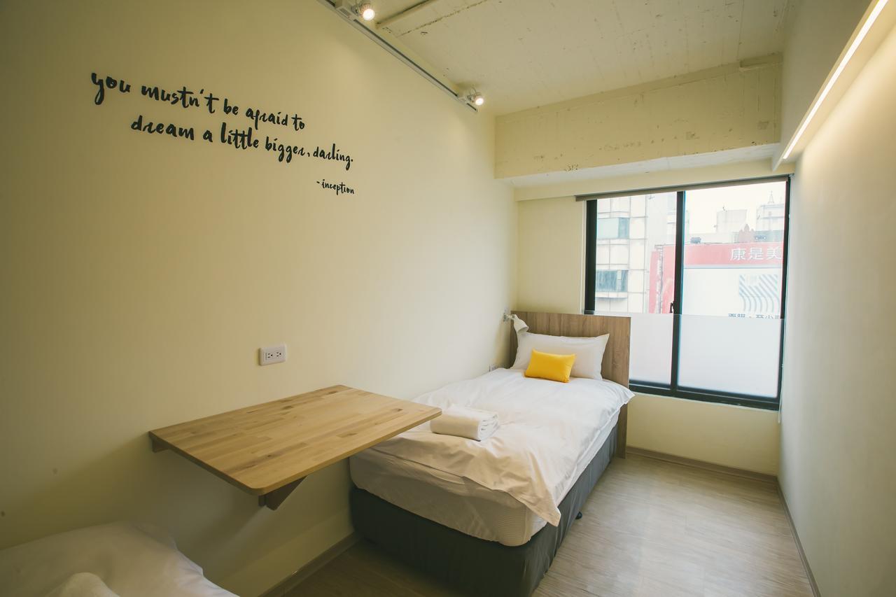 Stray Birds Taichung Hostel Exterior foto